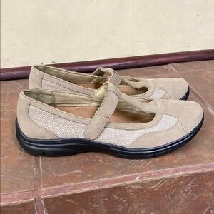 LIFE STRIDE MARY JANES DELANEY SIZE 9.5 M BEIGE SUEDE SHOES